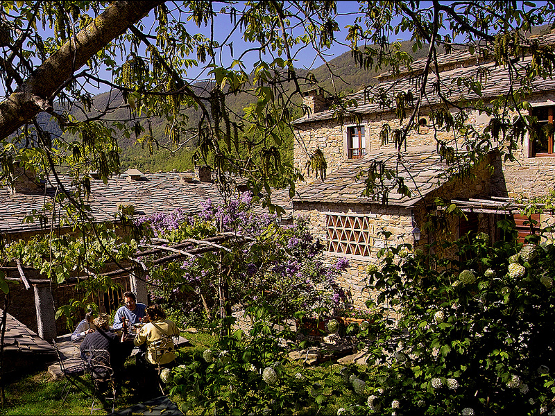 Having lunch outside in Borgo di Vagli